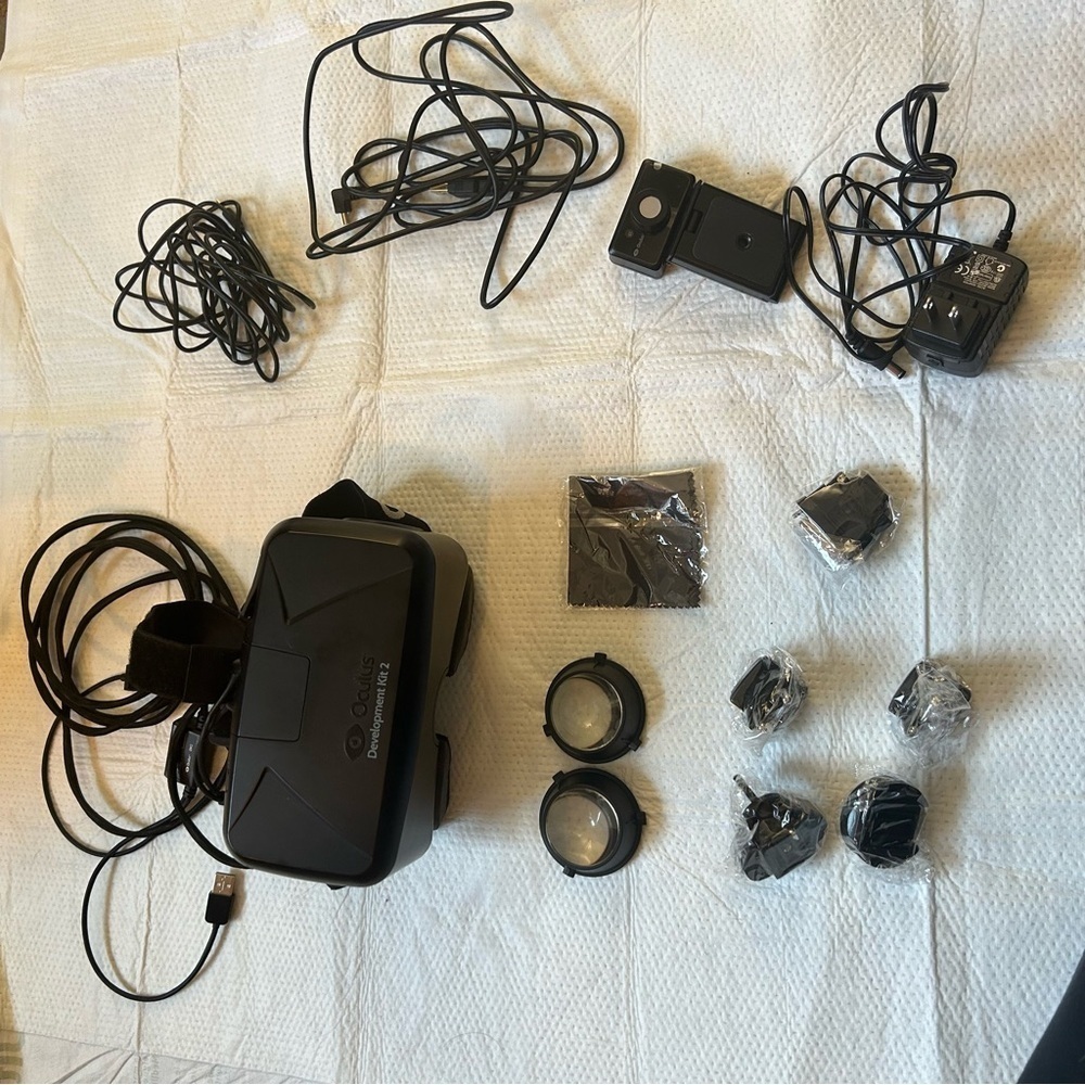 Oculus VR Rift DK2 Development Kit 2 with Accessories - Picture 4 of 9